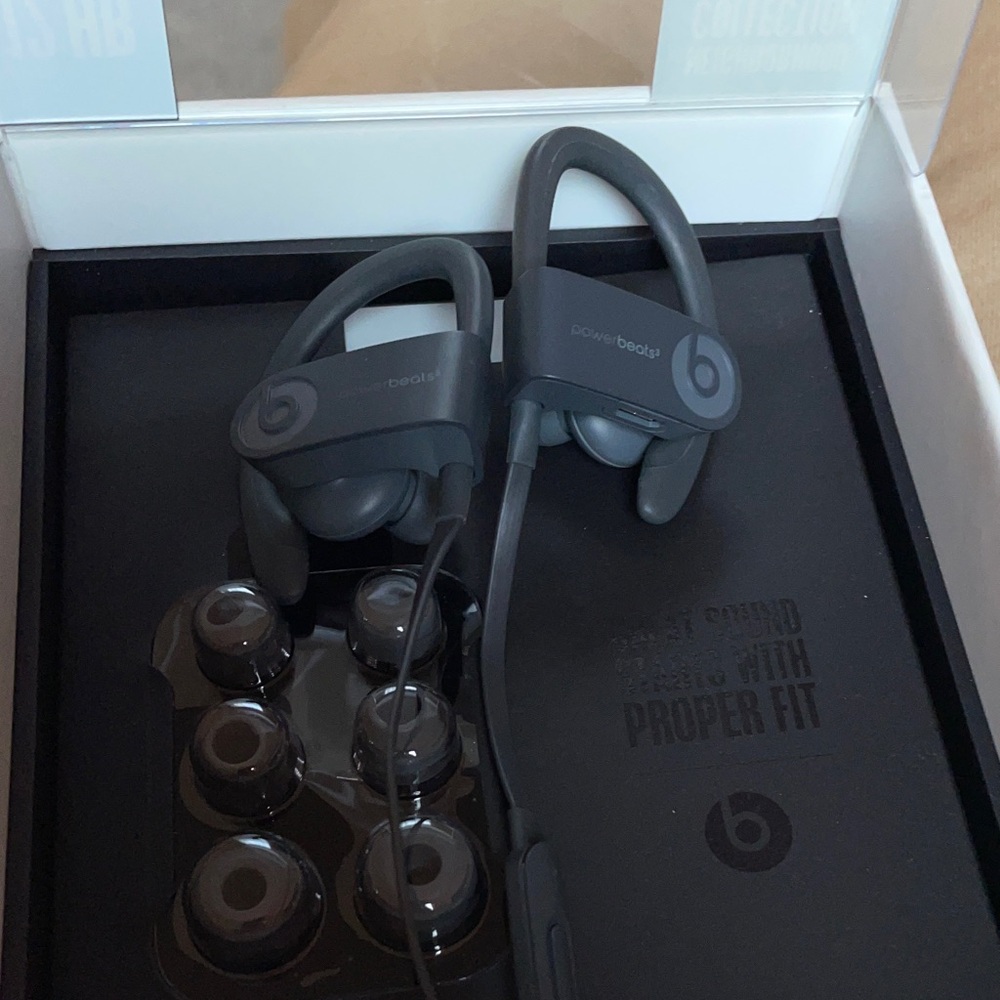 Beats by Dre Wireless Headphones - Gray